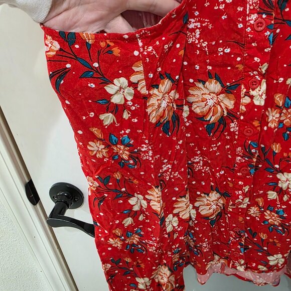 Torrid Women’s 5X Red Floral Tank Top Blouse Sleeveless Button Front Lightweight - Picture 6 of 11